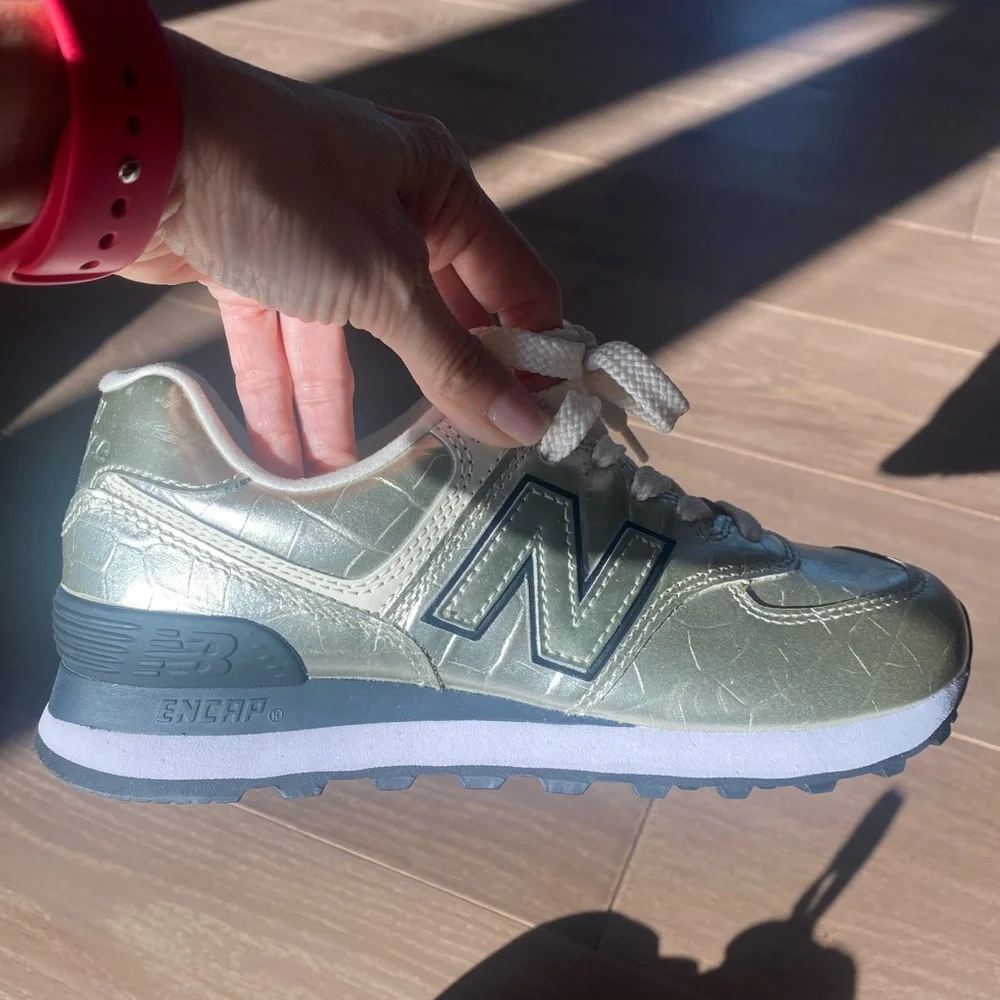 New Balance 574 NWOT, metallic croc embossed, size 6 - Picture 6 of 15